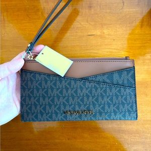 Michael Kors NWT Med Slim Wristlet
